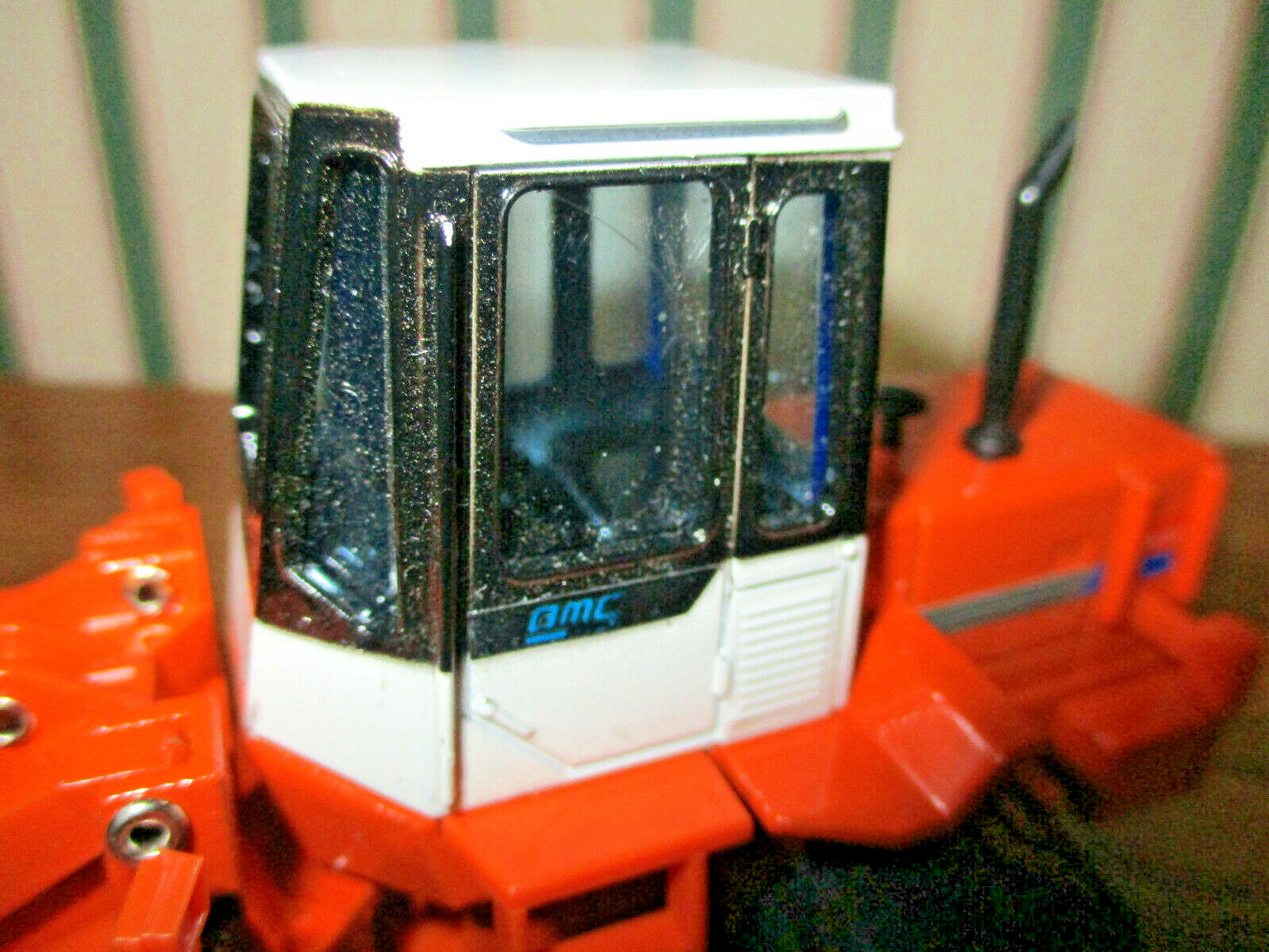 Hitachi LX70 Wheel Loader By Shinsei 1/40th Scale