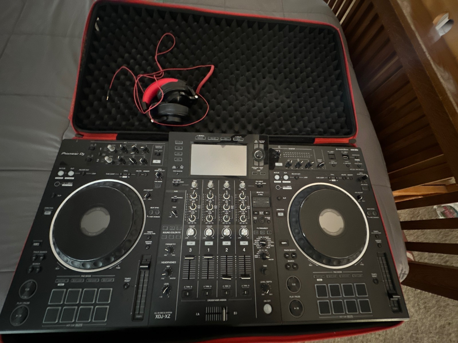 Pioneer DJ XDJ-XZ All-in-One DJ System 4-Ch rekordbox Serato + Case + Headphones