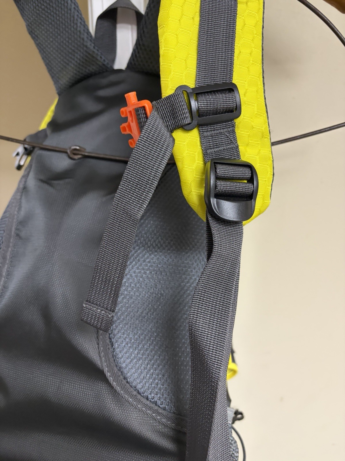 NWOT Bug Juice Backpack Yellow Gray Hiking Adjustable Straps Multiple Pockets