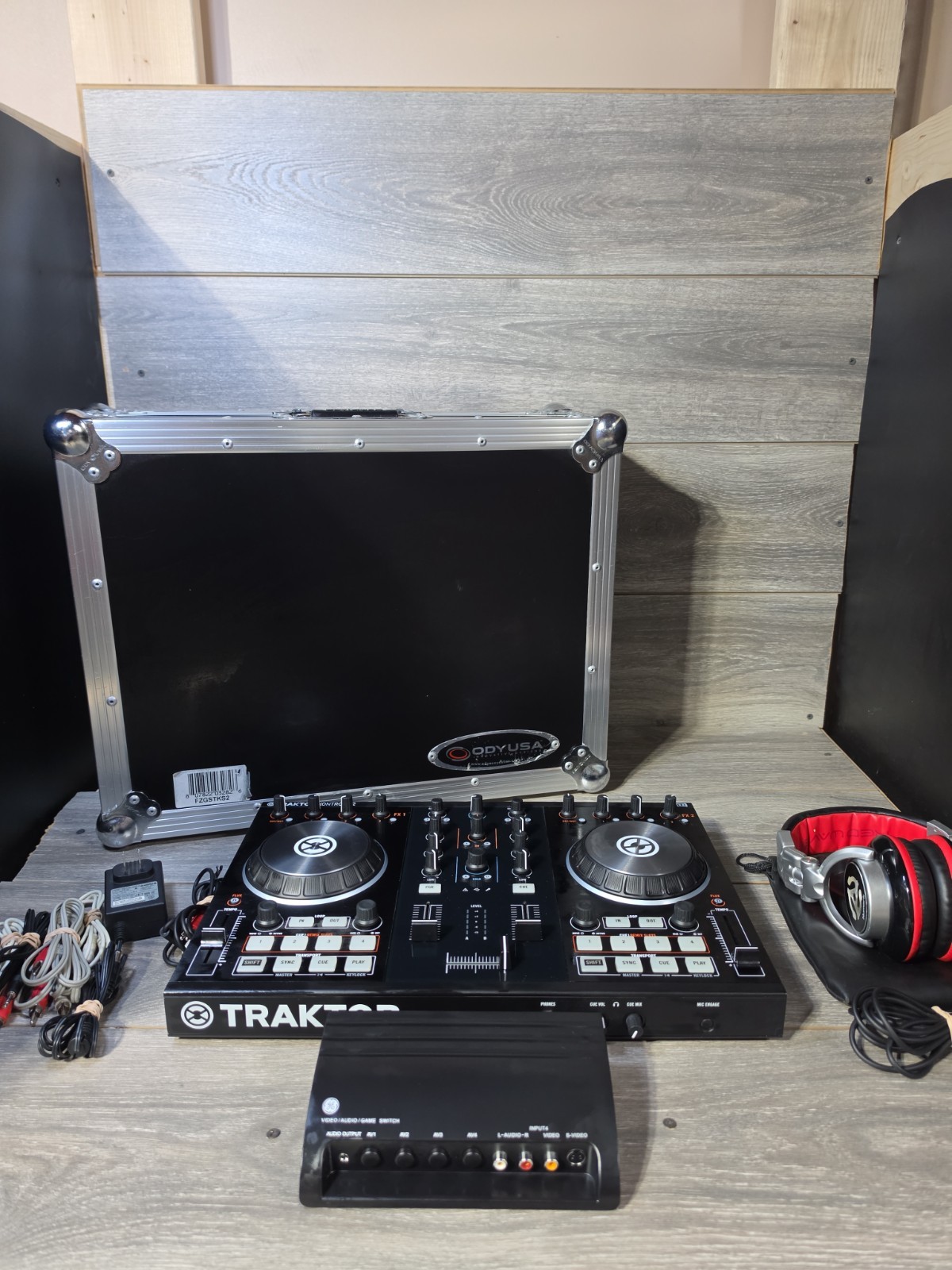 Native Instruments TRAKTOR KONTROL S2 MK2 DJ Controller Bundle ODYUSA Case+ More