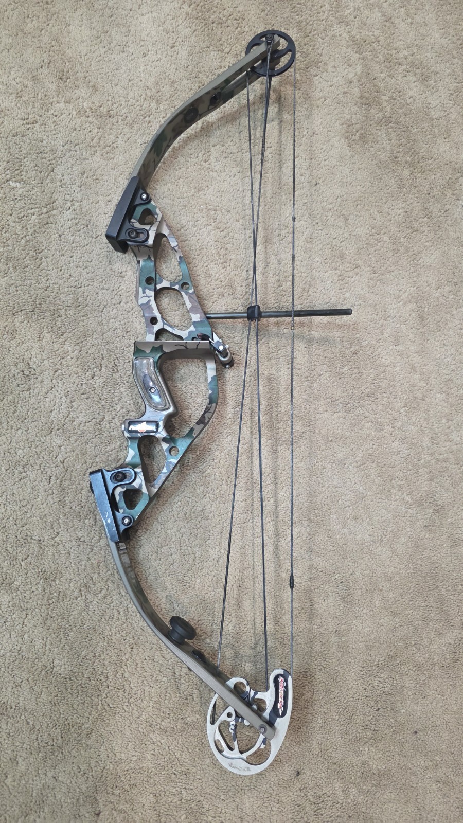 Hoyt PowerTec Compound Bow RH Camo Hunting Archery w/ Sight Rest Needs String