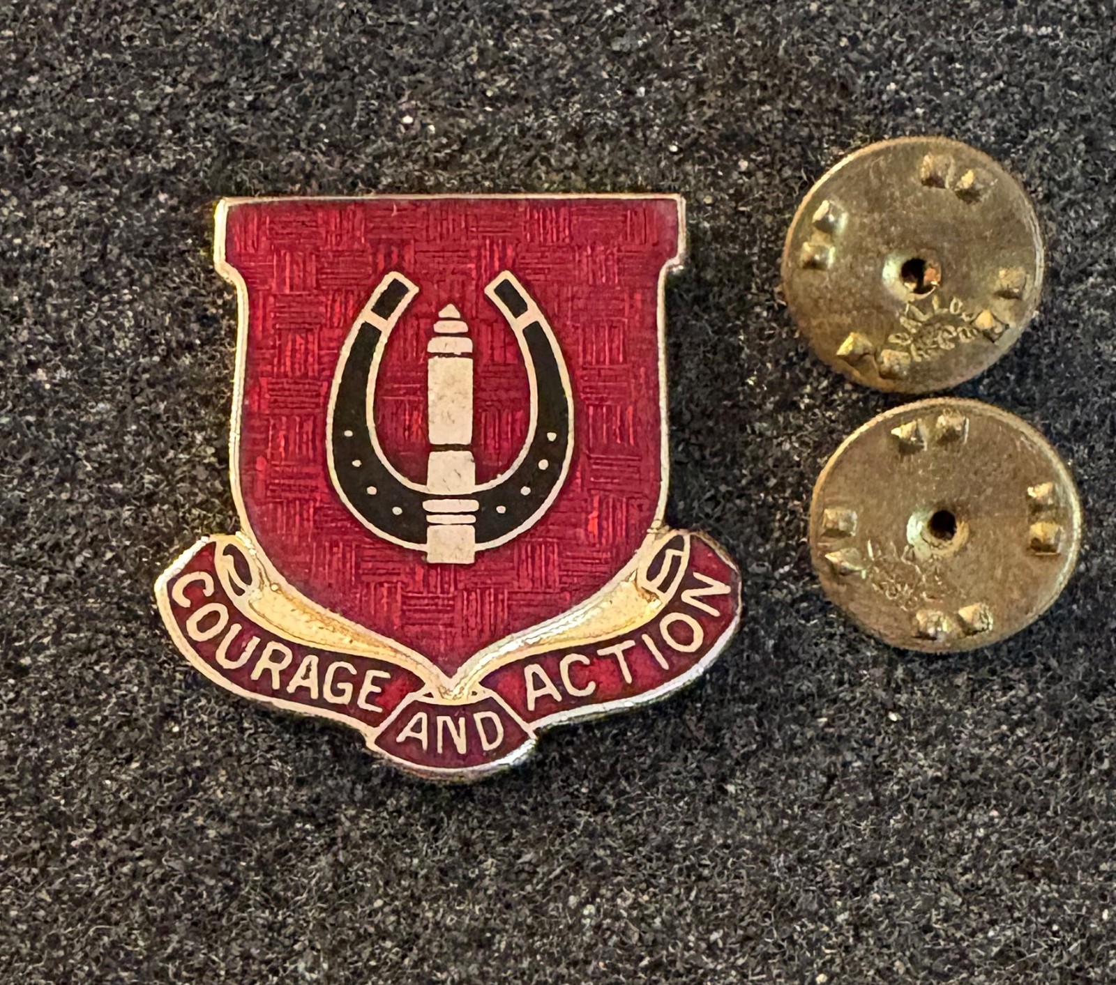 US Army 26th Field Artillery CB 22M Meyer DUI DI Insignia Crest Pin