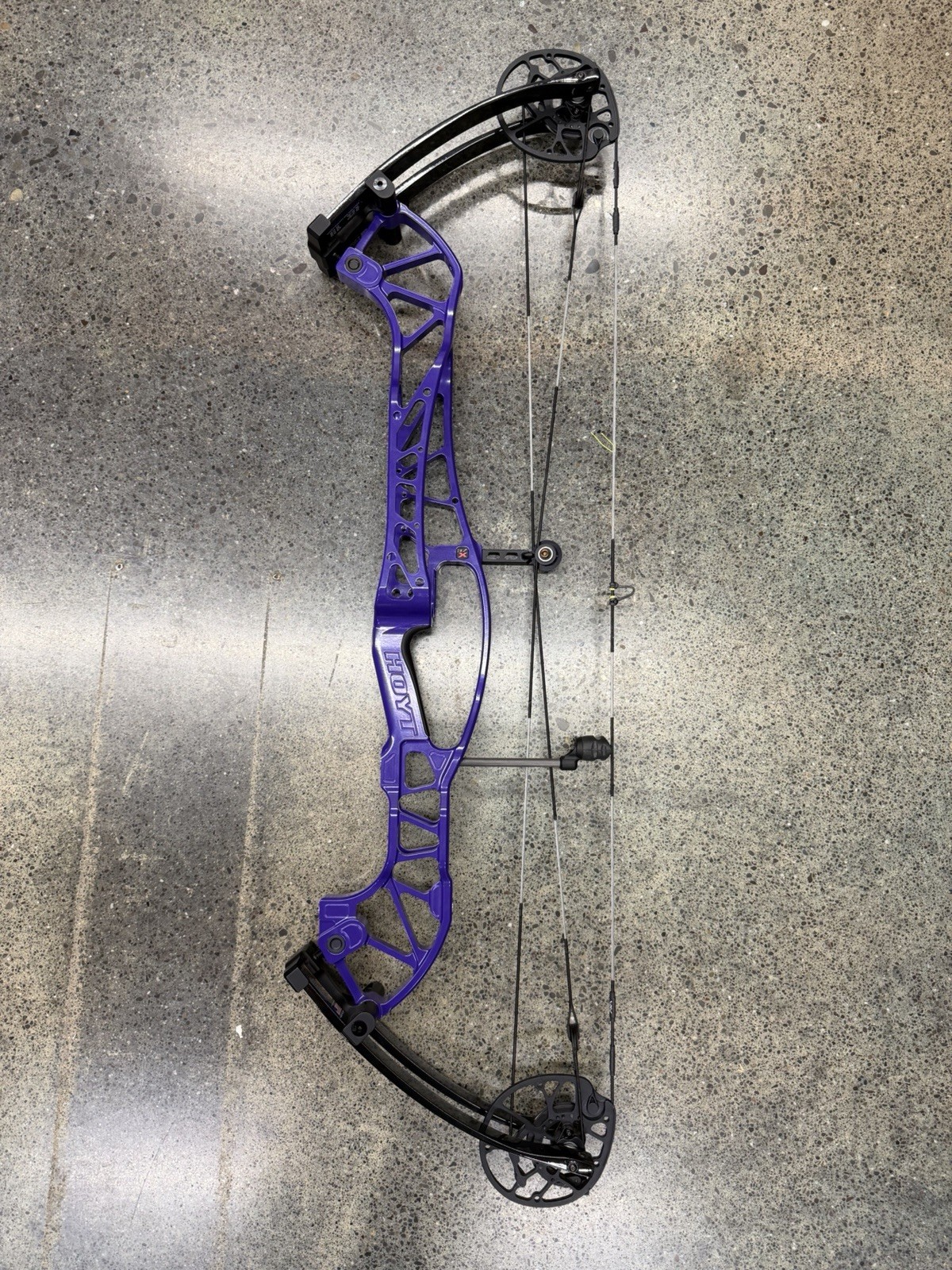 Hoyt Concept X 37 Galaxy Purple/Gloss Black Limbs