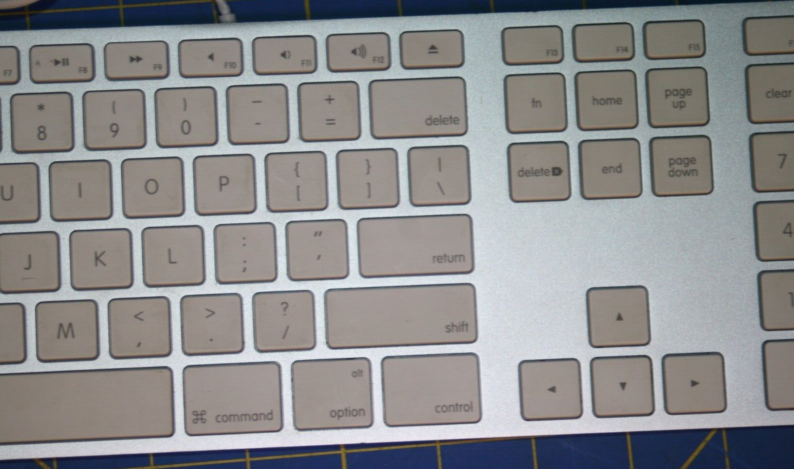 Apple A1243 USB Wired Keyboard White Silver MB110LL Numeric 10 Keypad Tested VGC