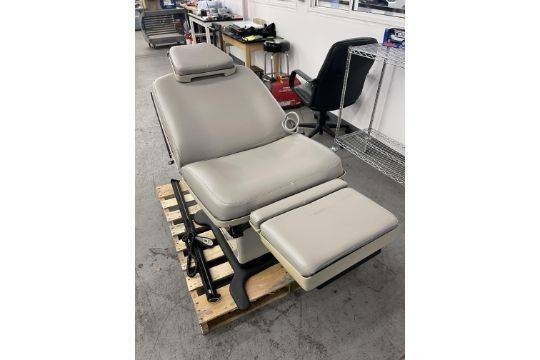 Midmark 75L Procedure Chair #75-016, 115VAC, 50-60hZ, 12AMPS Local Pickup Only