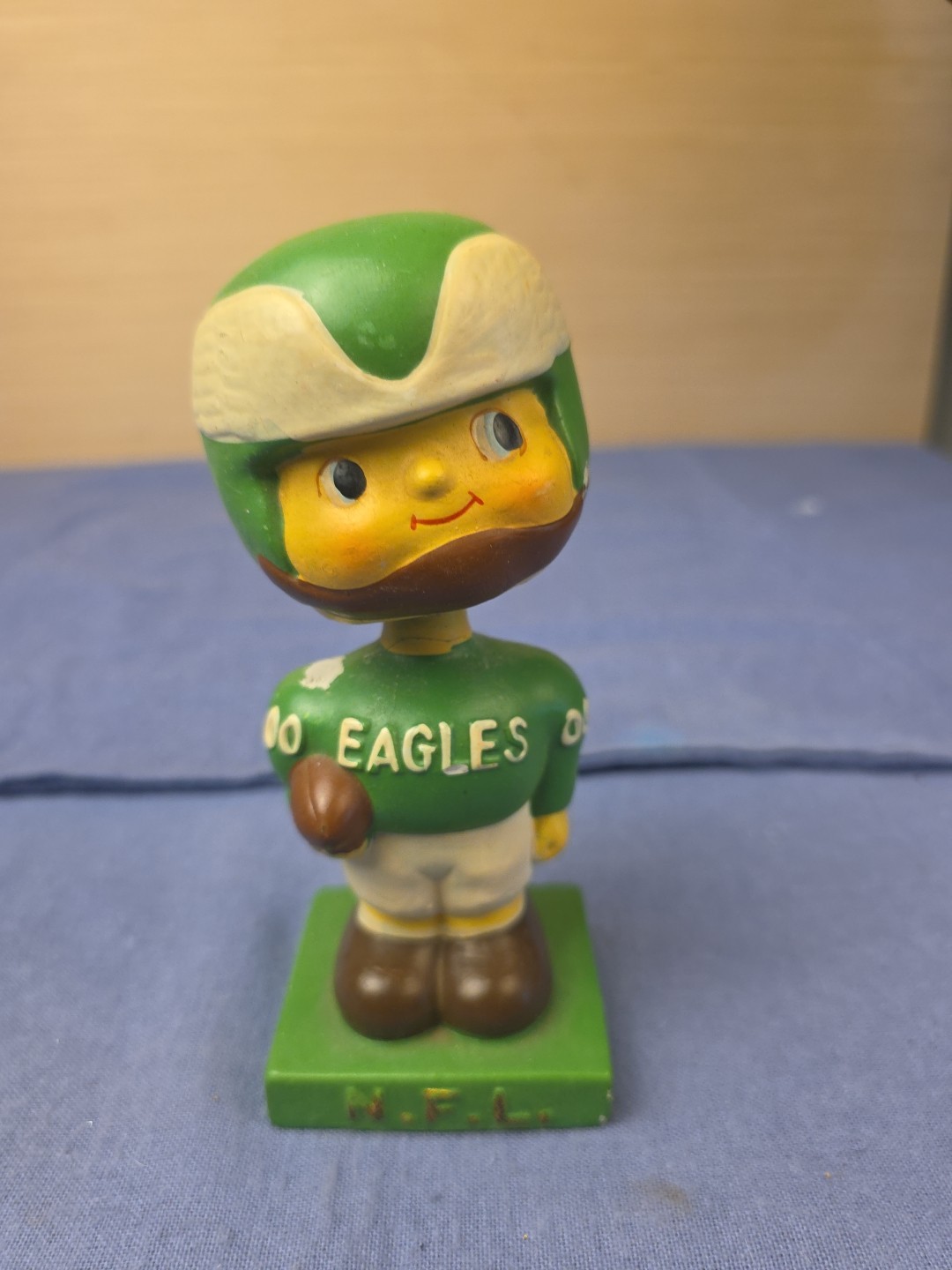 Philadelphia Eagles 1960 Embossed Bobblehead Square Base With N.F.L.