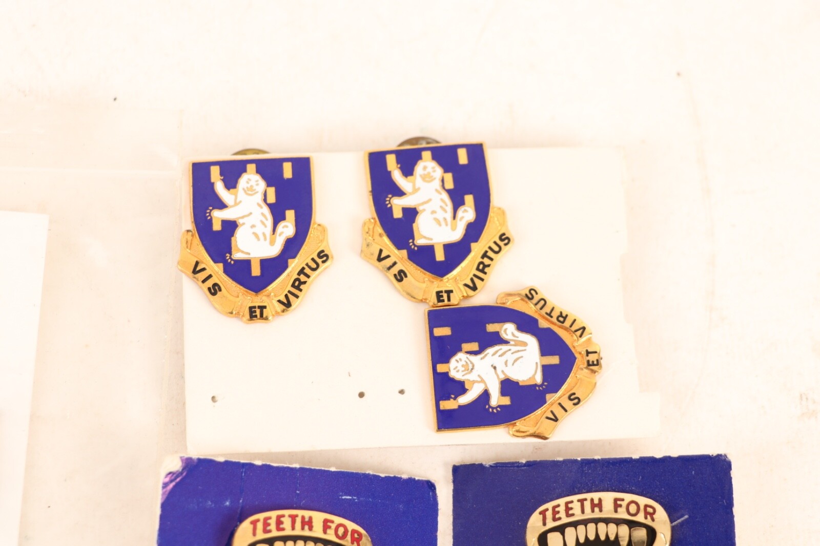 o450 / NOS Modern Issue DUI Insignia Lot