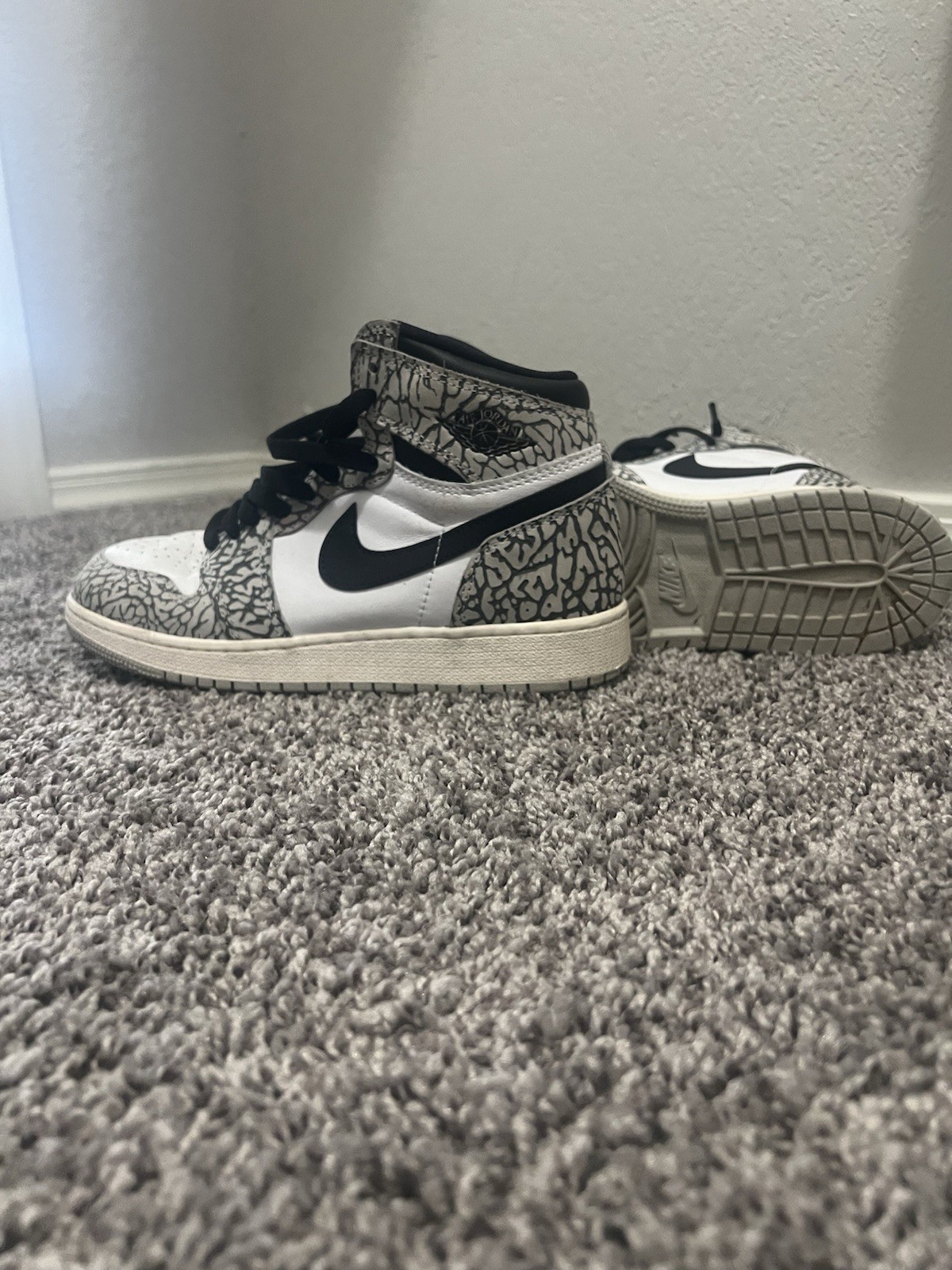 Nike Youth Air 1 retro high OG Black/White/Gray cement Print 6Y