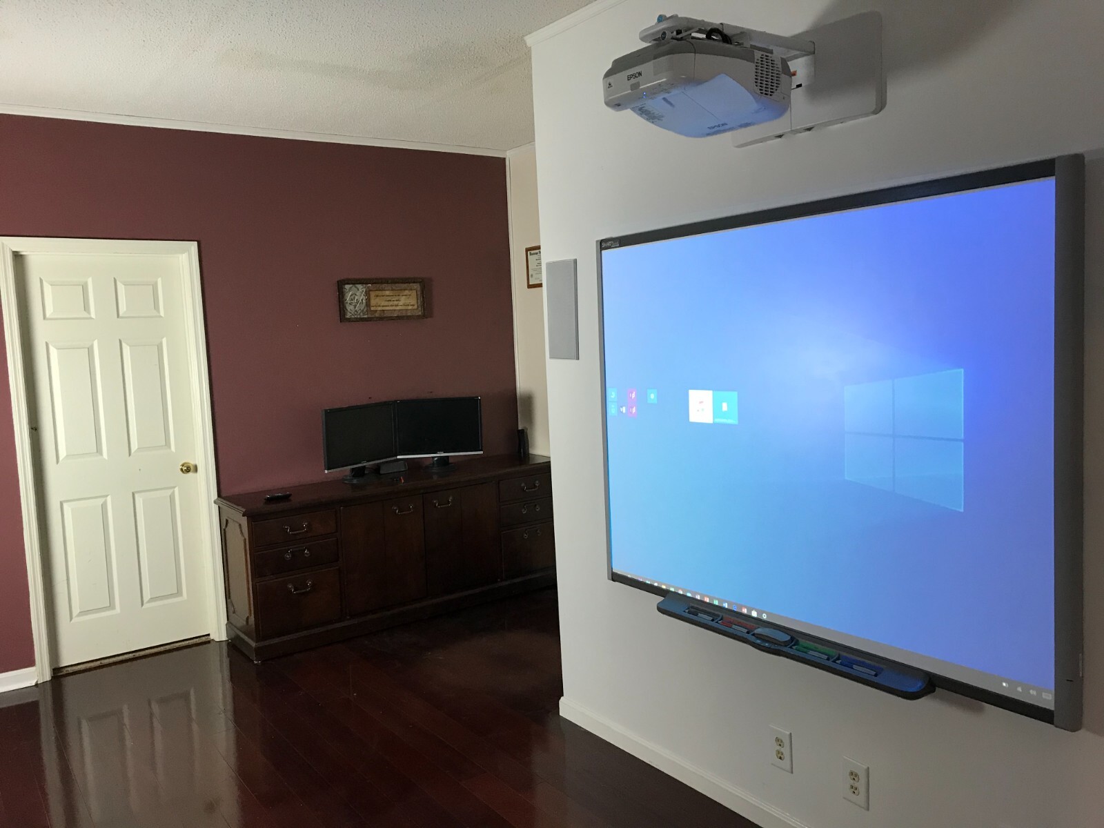 SMART Board SB680 77" Interactive Whiteboard In Excellent Condition With Pens