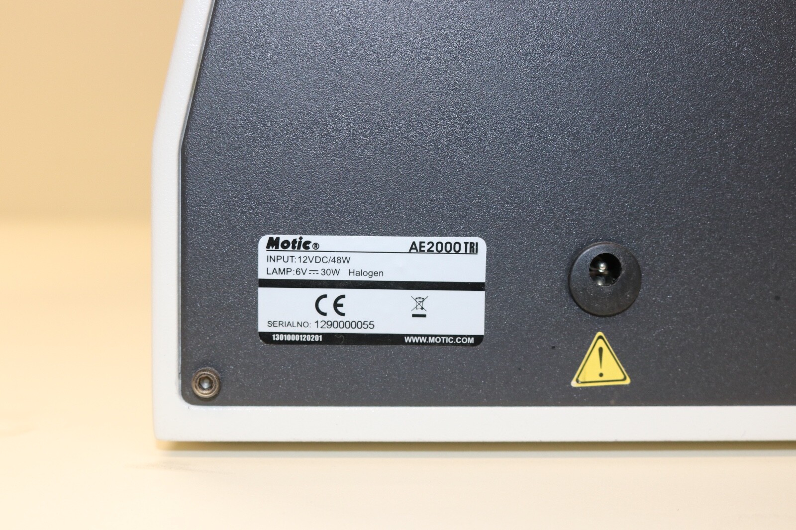 Motic AE2000 TRI trinocular inverted microscope, 2 objectives