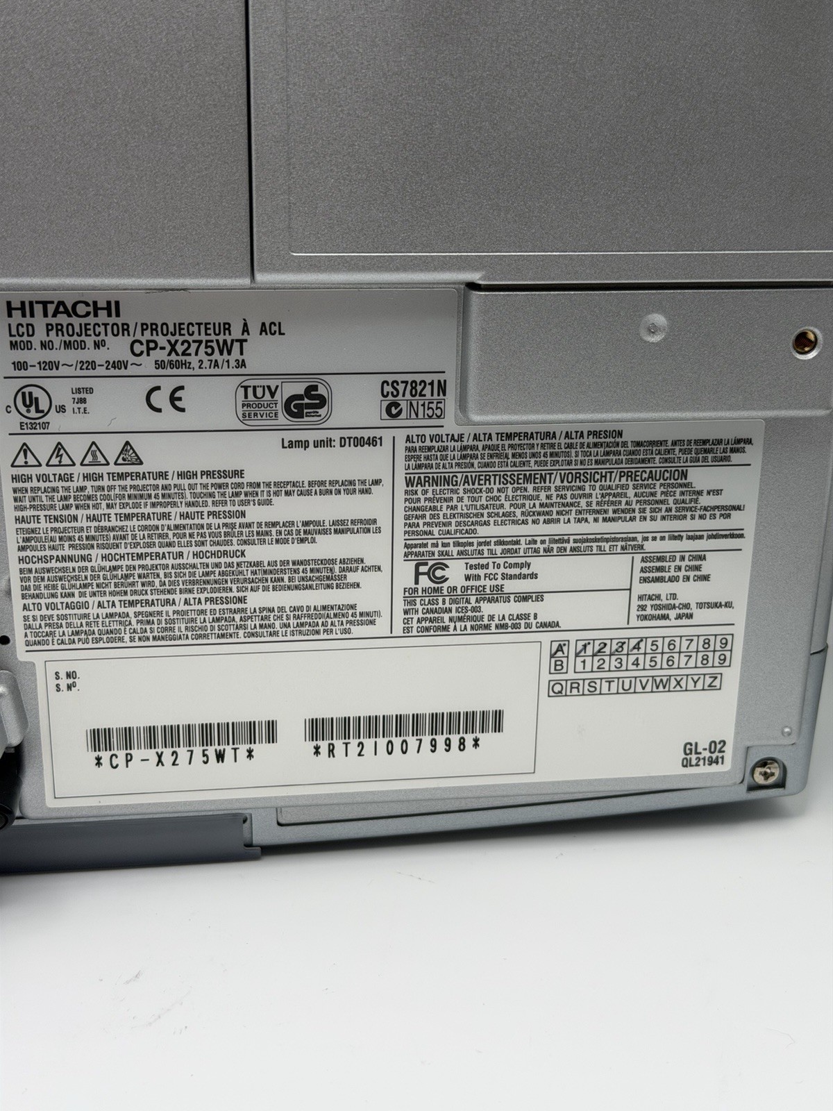 Hitachi CP-X275 LCD Projector