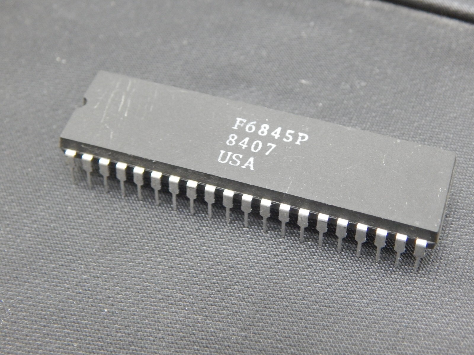 FAIRCHILD F6845P CRT CHAR DSPL CTLR, PDIP40 - USA SELLER FAST SHIPPING
