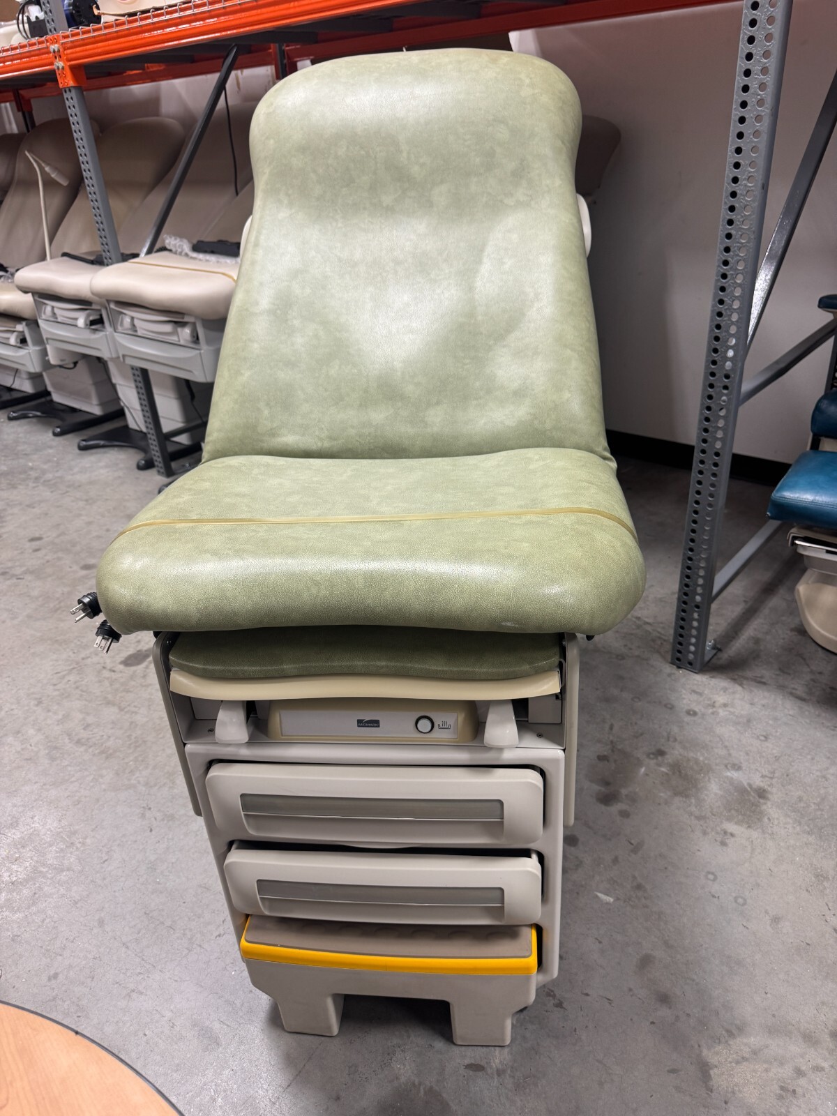 Midmark  604-002 Examination Table