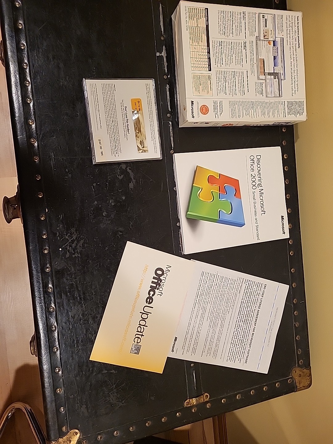 Microsoft Office 2000 Standard (Academic) X03-7979 preowned