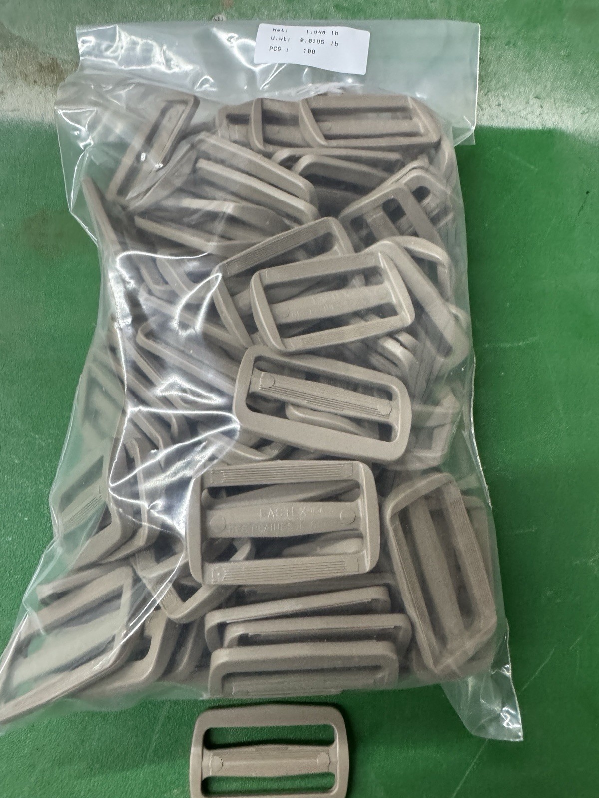 BAG OF 100 FASTEX TRIGLIDE™ 2" (SLIDE)  COLOR  IS  SAND MILSPEC