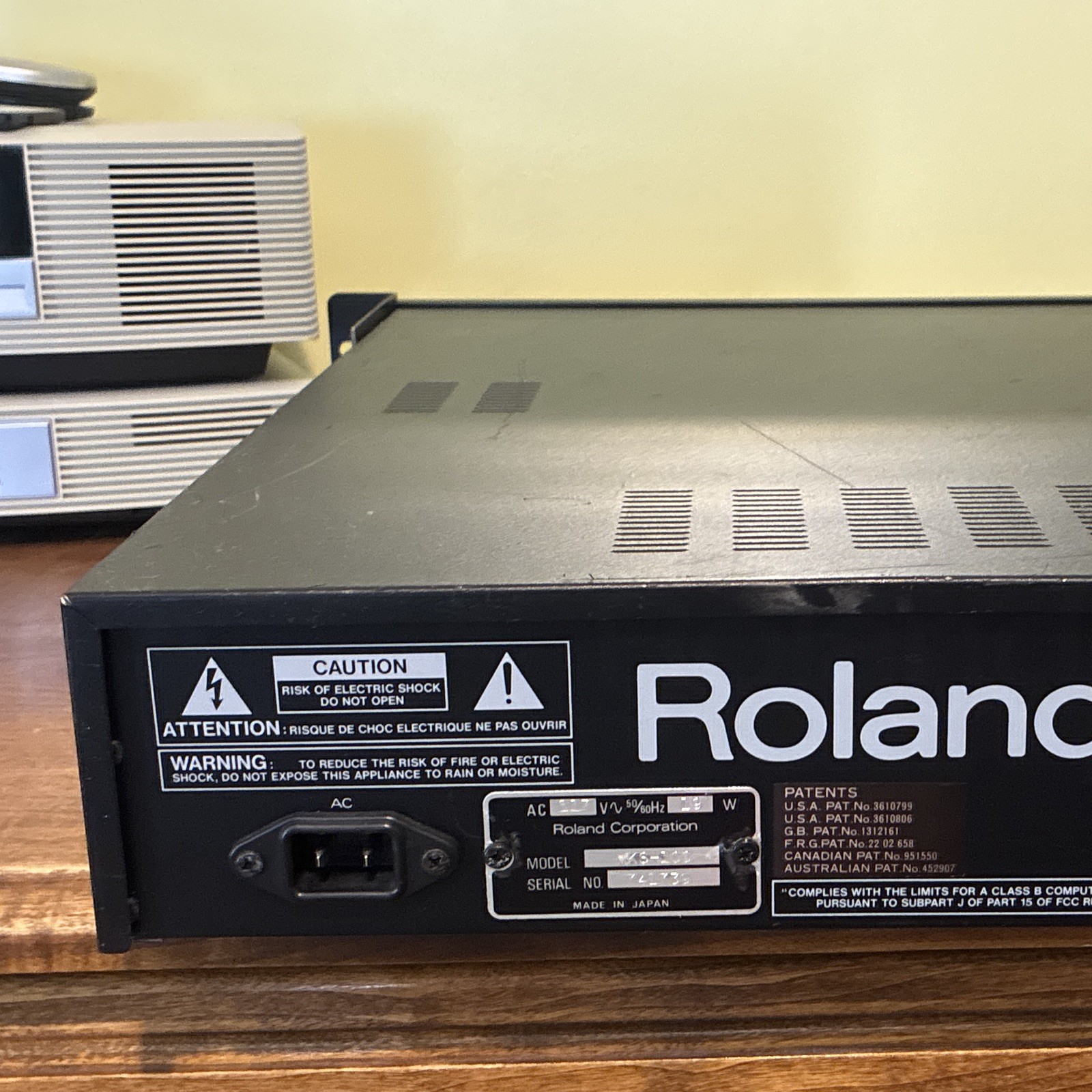 Roland MKS-100 Digital Rackmount Sampler Mono MIDI 2U LCD Display