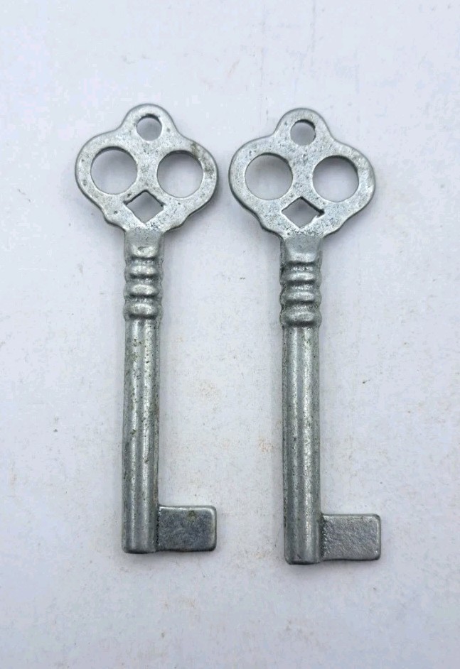 Antique Uncut Hollow Barrel Keys Blade Door Cabinet Lock Skeleton Key Pair