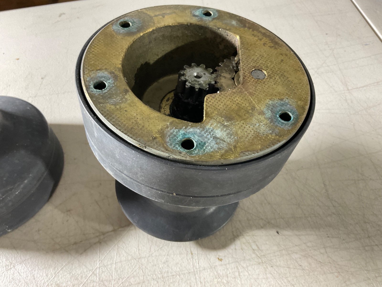 Pair Barient 25 winches. Aluminum. Double speed. Bronze internals. 2 winch hndls