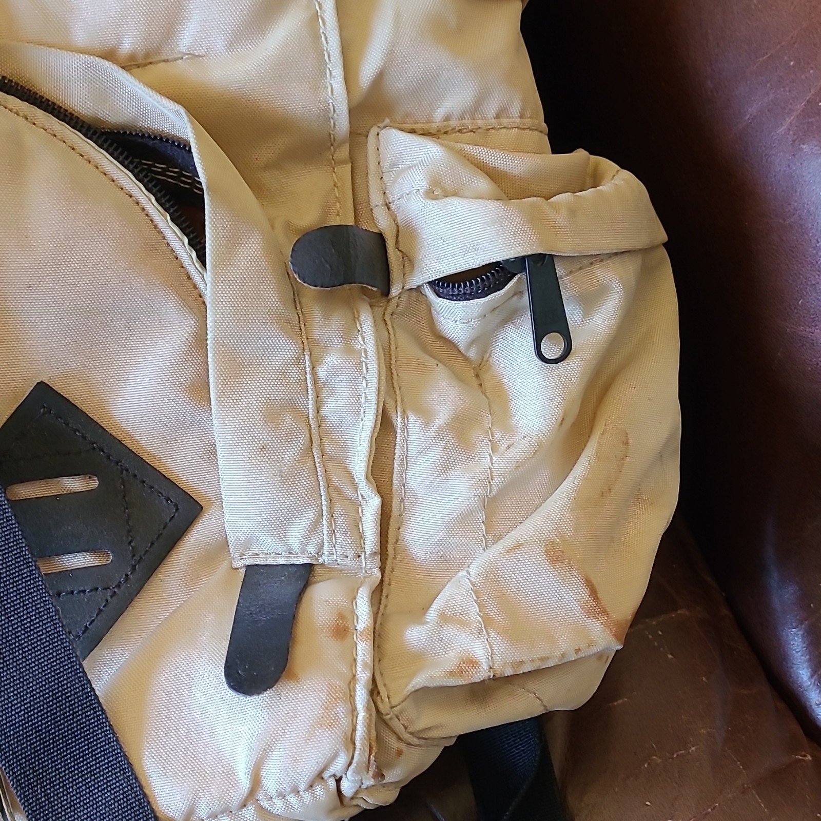 Ultimate Experience Santa Barbara CA Beige Nylon Zip Backpack 5 Pockets Padded