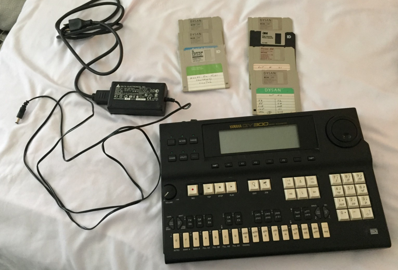 Yamaha QY300 Music Sequencer Rhythm Machine Sound Module +Bonus DISCS WORKS!