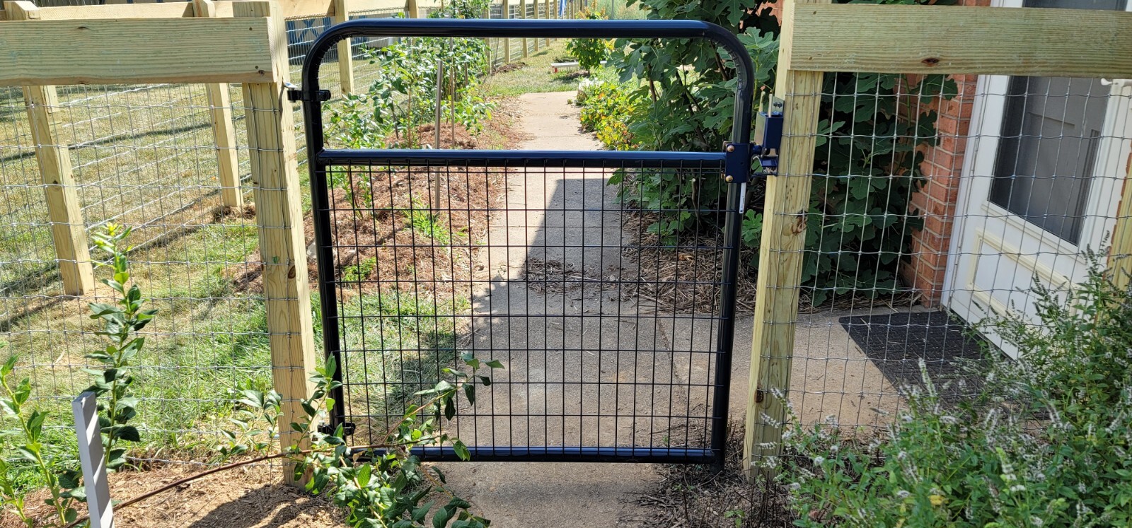 Two Way Lockable Gate Latch One Hand Operation for Farm, Pastures, Ranches Door