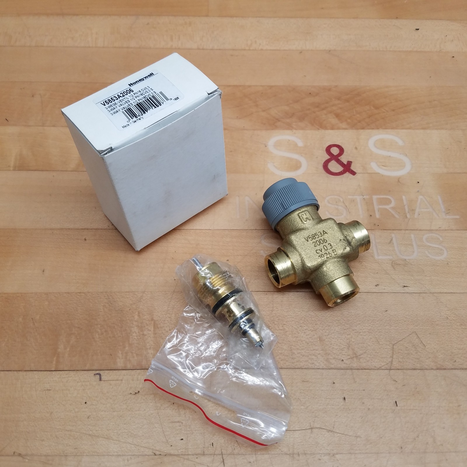 Honeywell V5853A2006 3-Way Valve, 1/2" - NEW