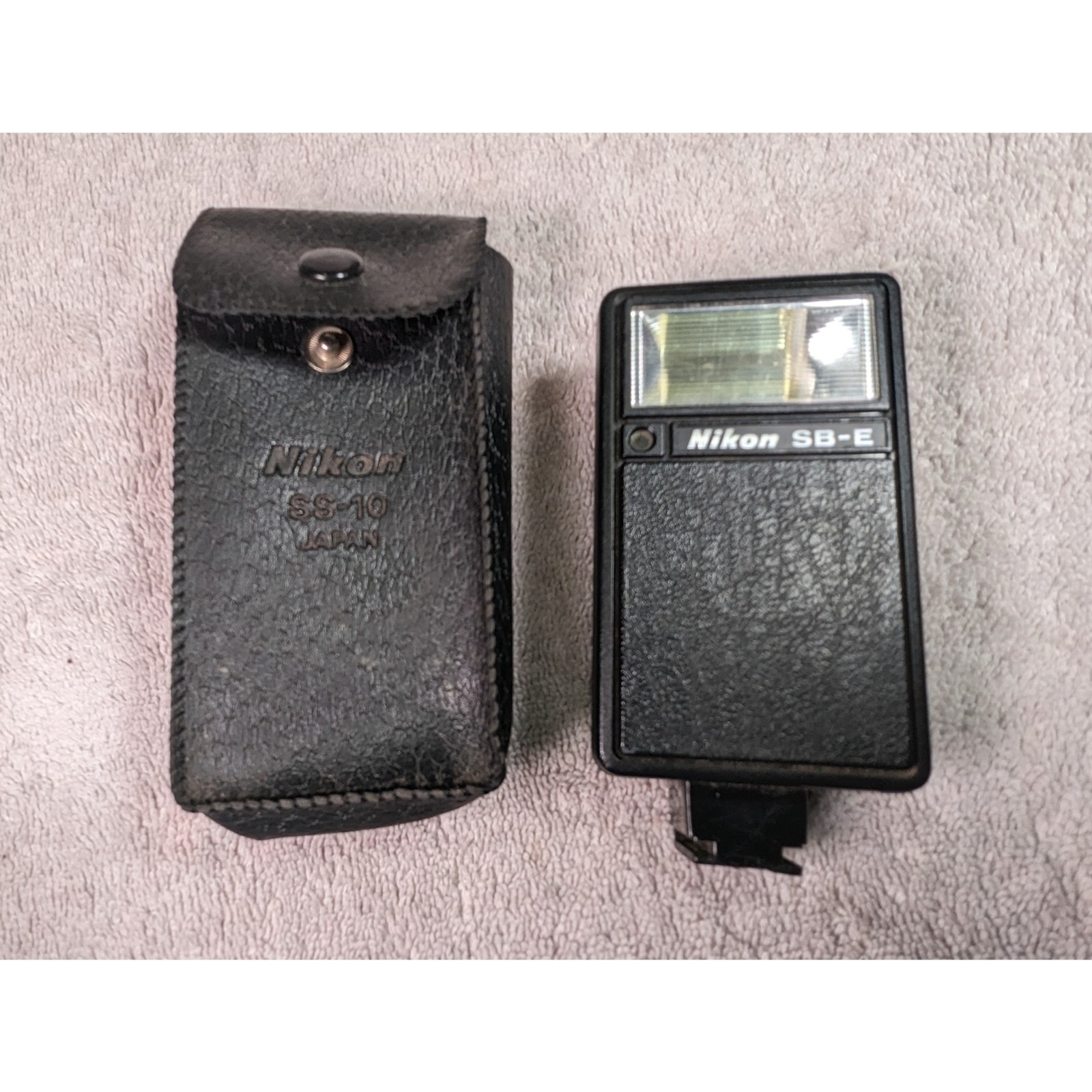 NIKON SPEED LIGHT SB-E - Shoe Mount Camera Flash w/ Case USED UNTESTED