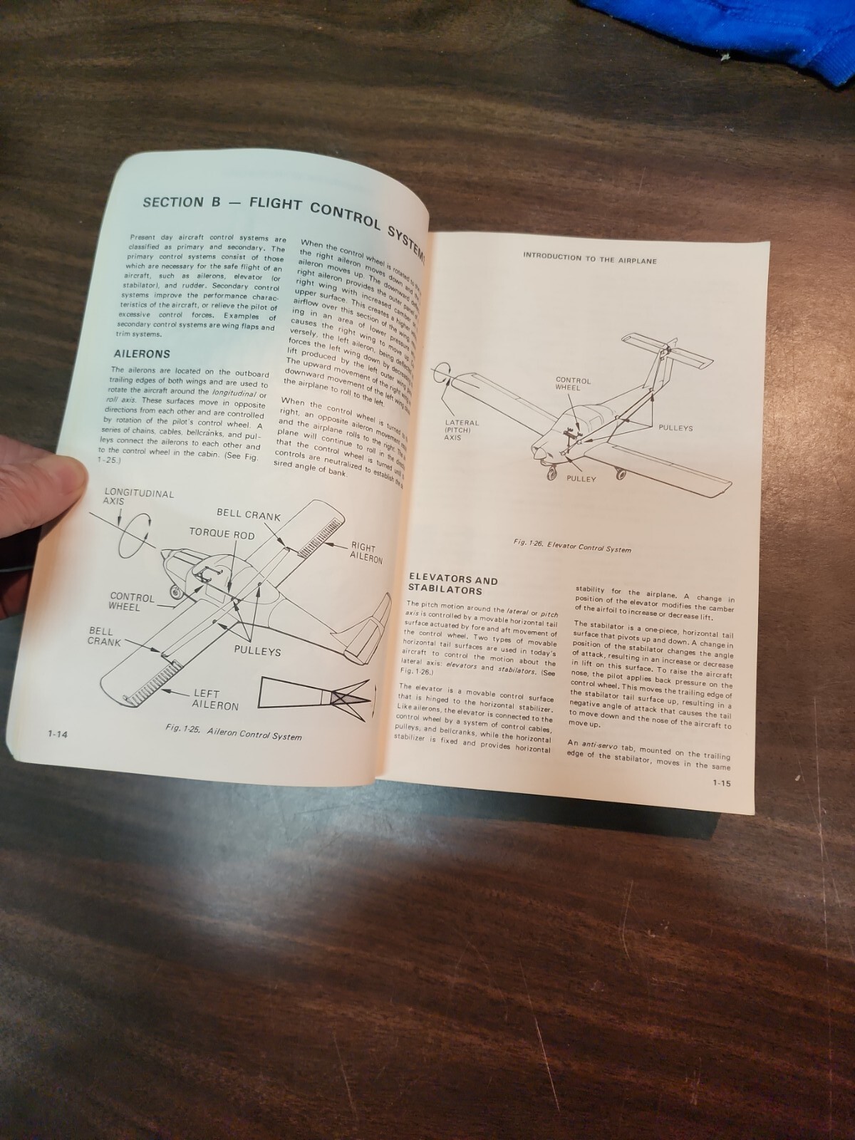 VINTAGE 1979 PIPER PILOT MANUAL. EXCELLENT