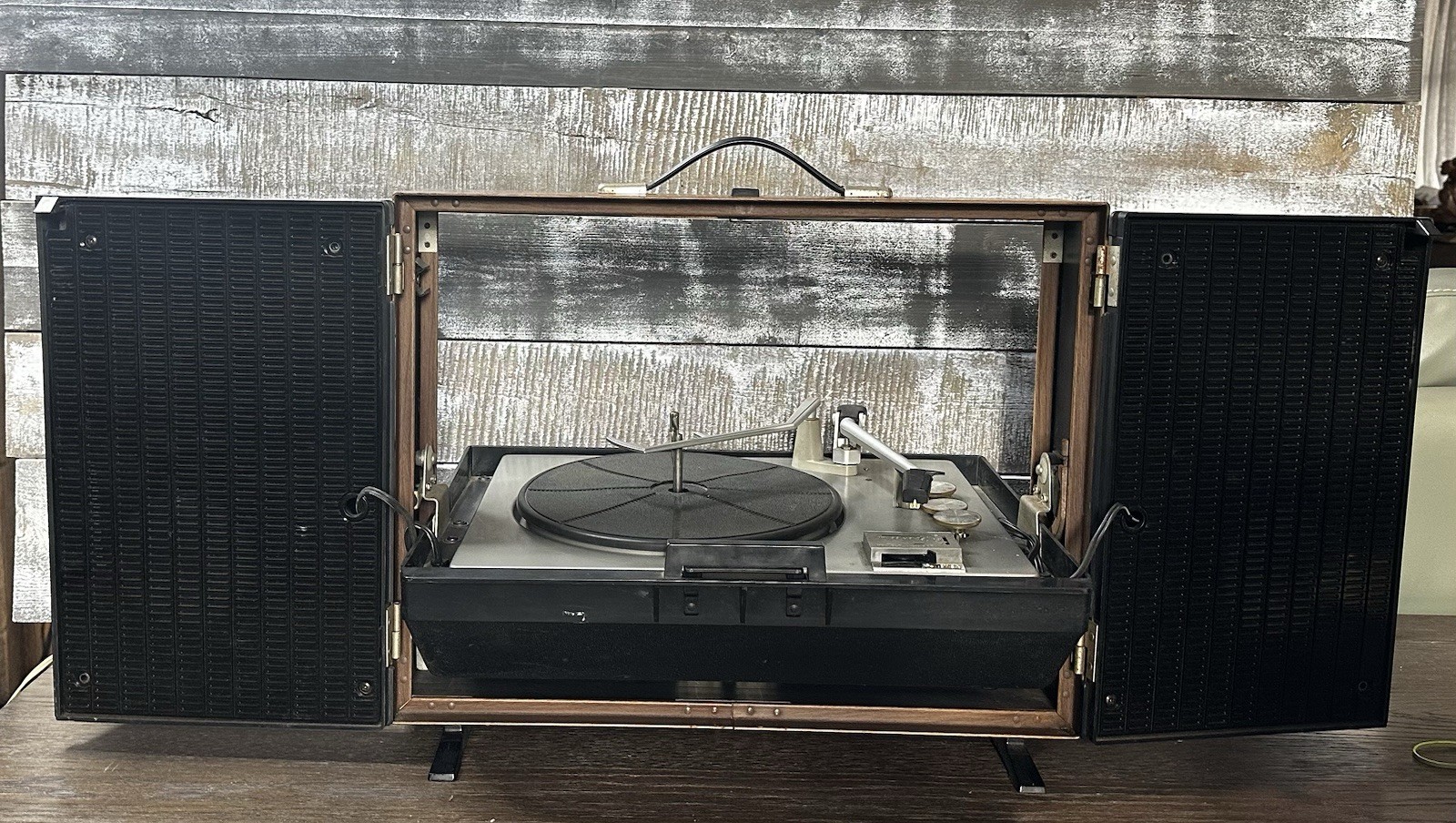 Vintage RCA Solid State Stereo Model VLP38W Walnut Grain / Black - Tested WORKS