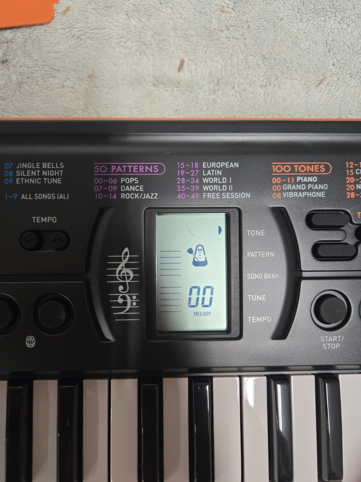 electronic keyboard, casio SA-76, batteries not included