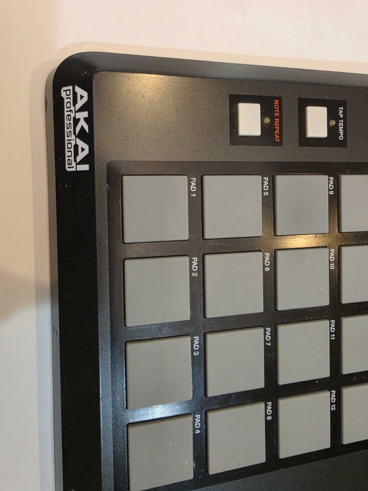 Akai Professional MPD32 USB/MIDI Pad Controller