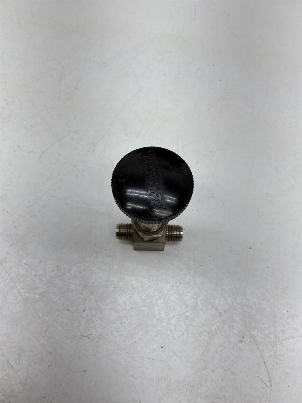 Whitey Manual Needle Valve Stainless Steel 1/4 SS-4VS6