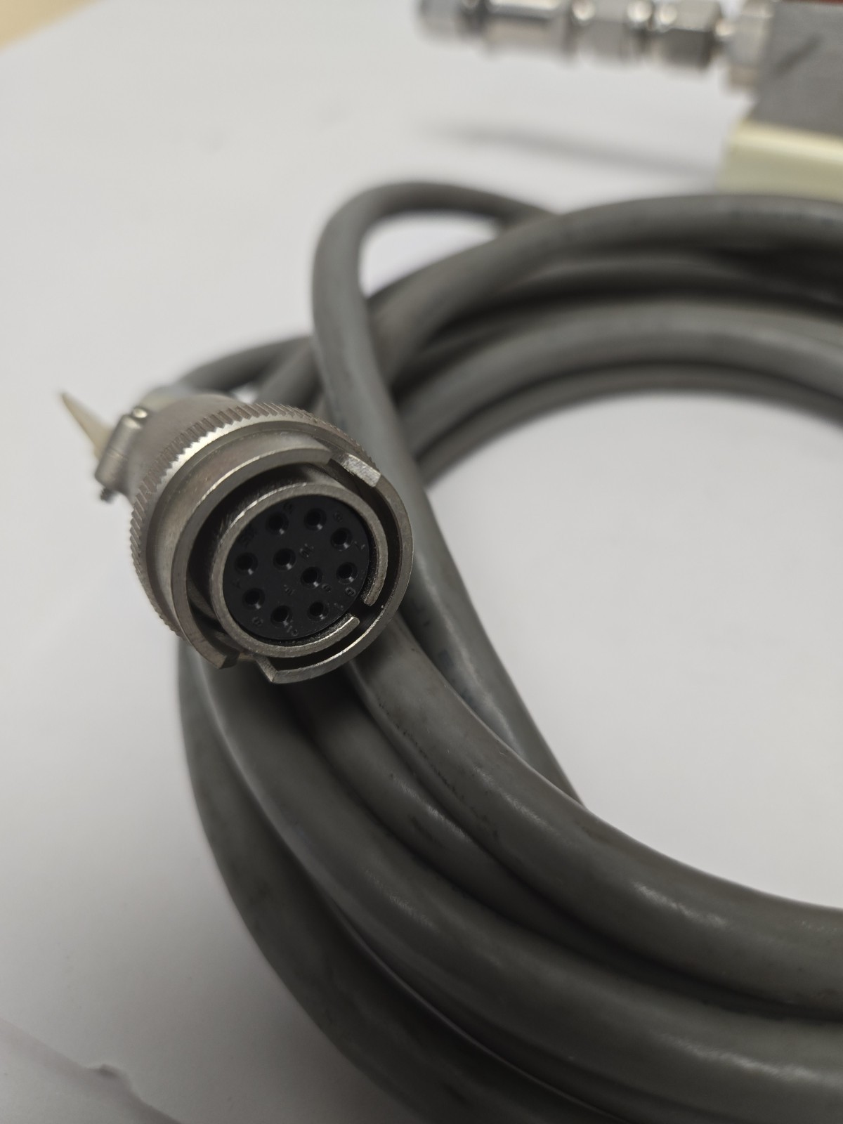 STEC MASS FLOW CONTROLLER SEC-400MK2 WITH CABLE.