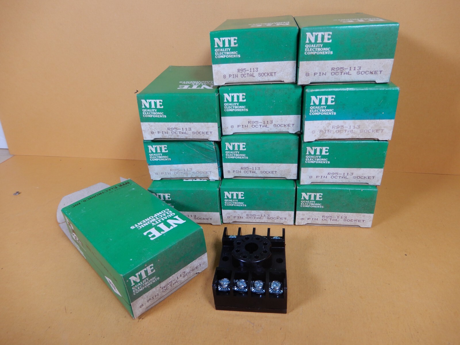 NTE R95-113 8 Pin Octal Breakout Sockets DIN Mountable Qty 12 NOS Dirty Boxes