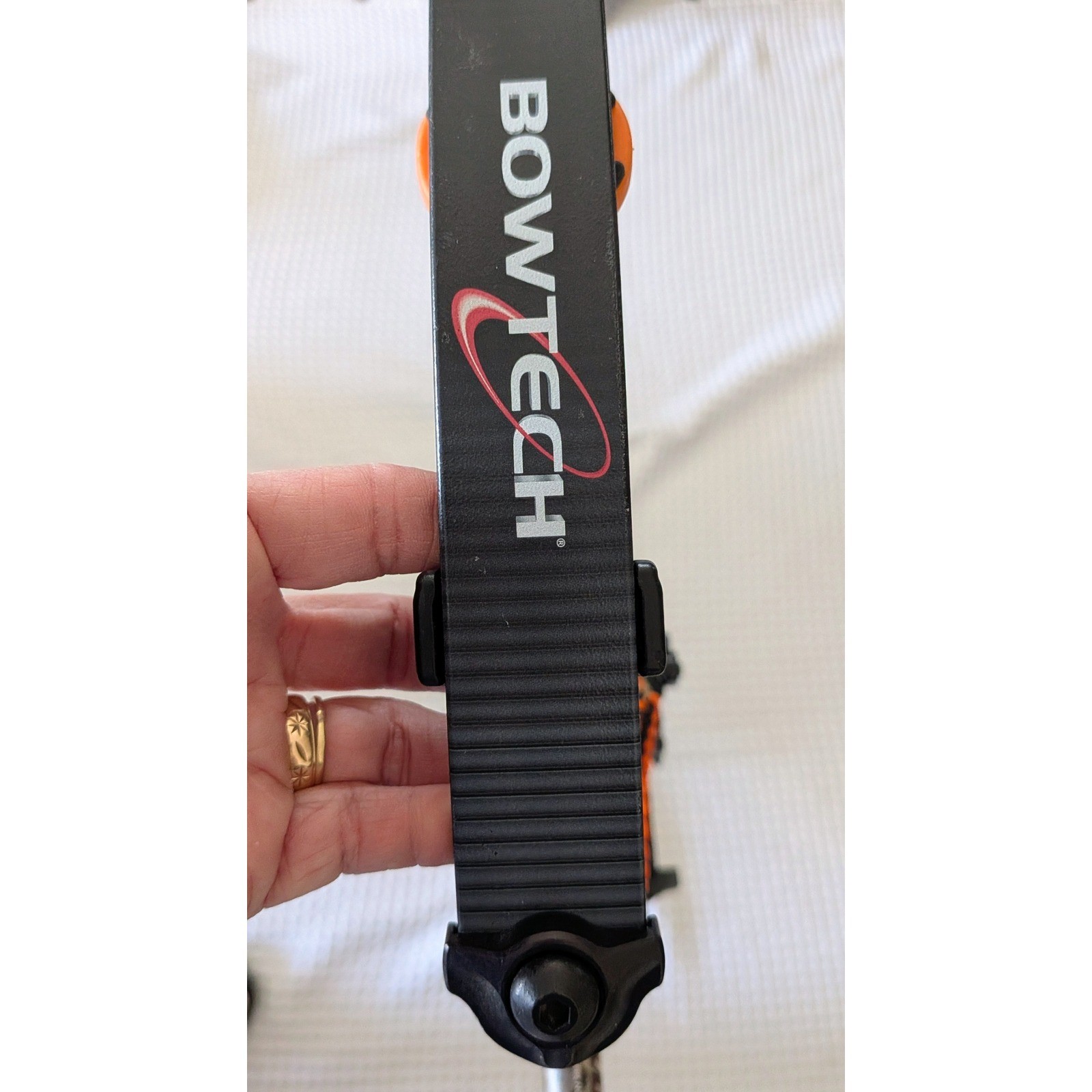 BowTech Carbon Icon RH Compound Bow RAK Package w/ Bee Stinger Stabilizer