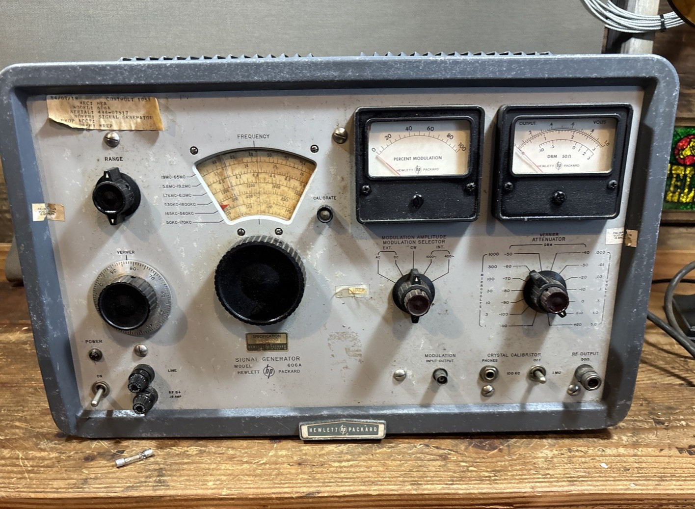 Hewlett Packard HP 606A Signal Generator Vintage As‑Is Front Fuse Knobs Free