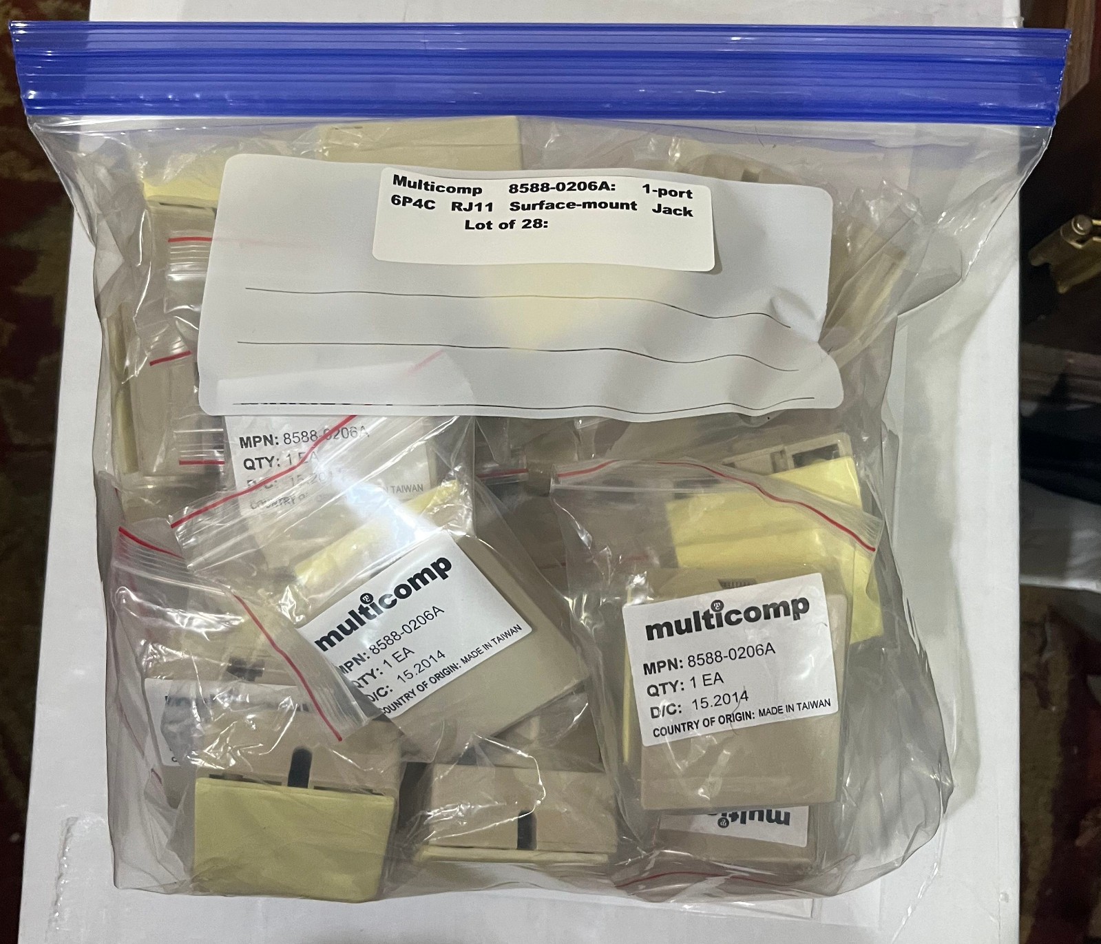Multicomp 8588-0206A: 1-port 6P4C RJ11 Surface-mount Jack Lot of 28: