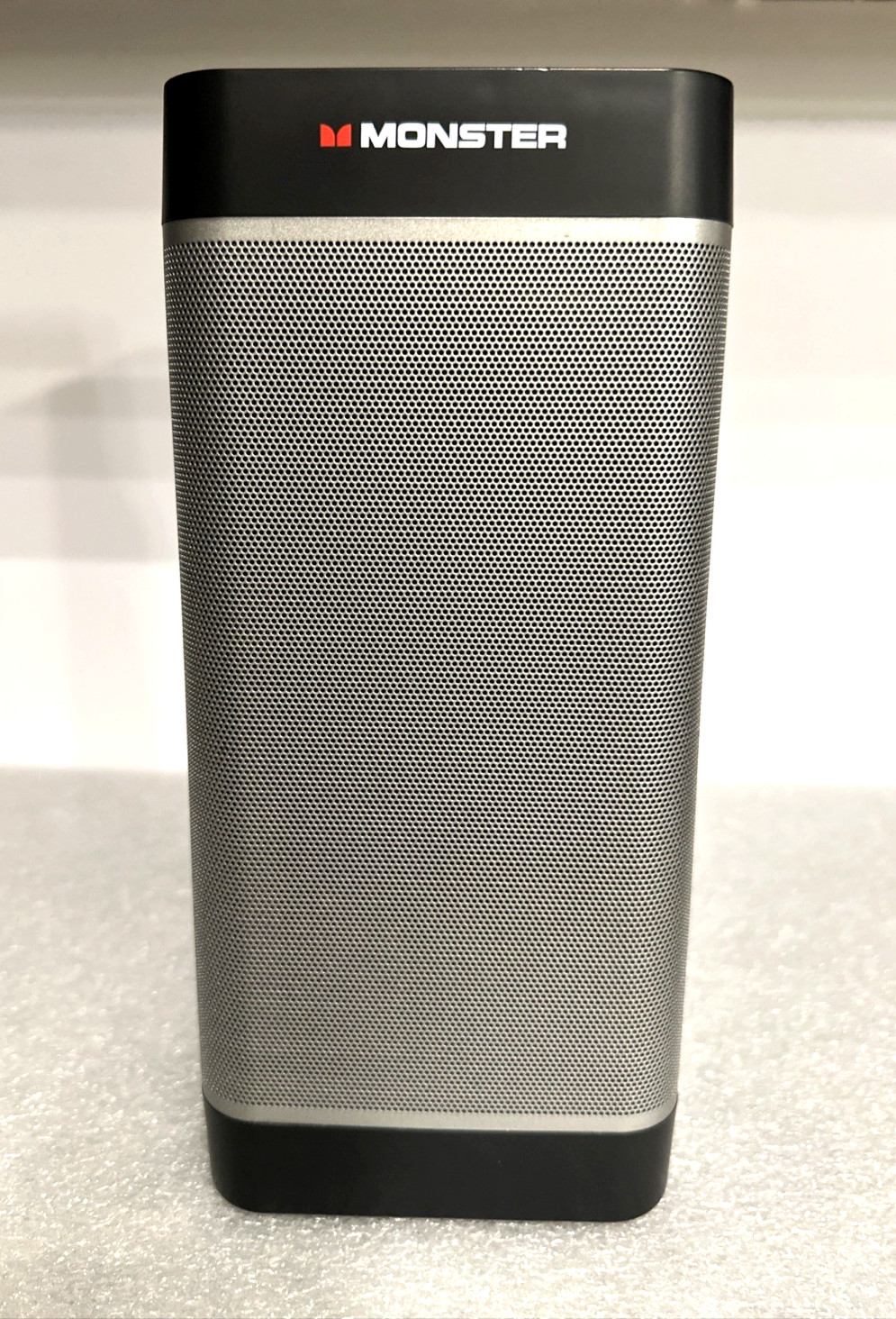 Monster BTW218 Tower of Music Bluetooth Audio Speaker Excellent and Sounds Great