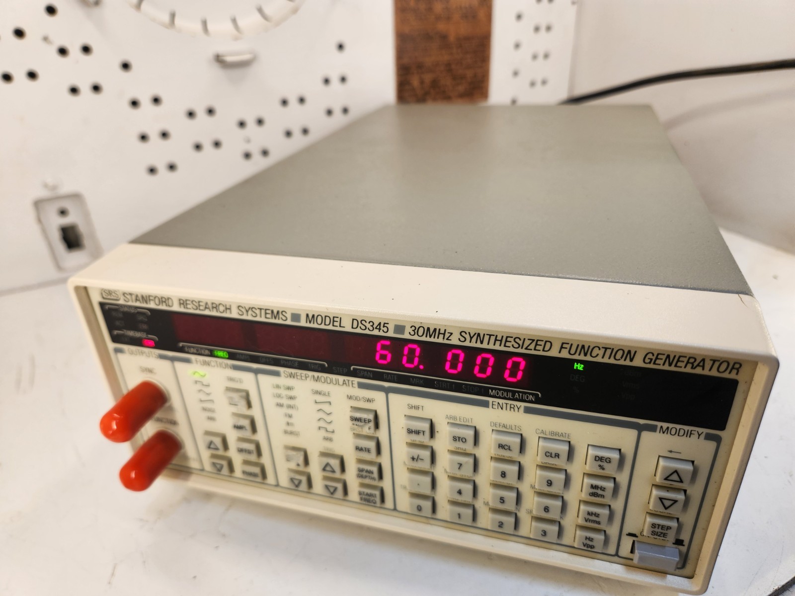 Stanford Research Systems (SRS) DS345 30 MHz Synthesized Function Generator