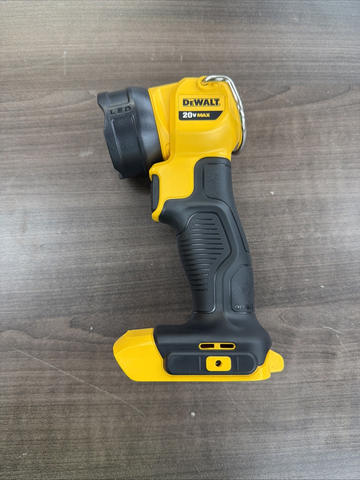 DEWALT 20V MAX LED Work Light, Flashlight DCL040 - Black/Yellow P22
