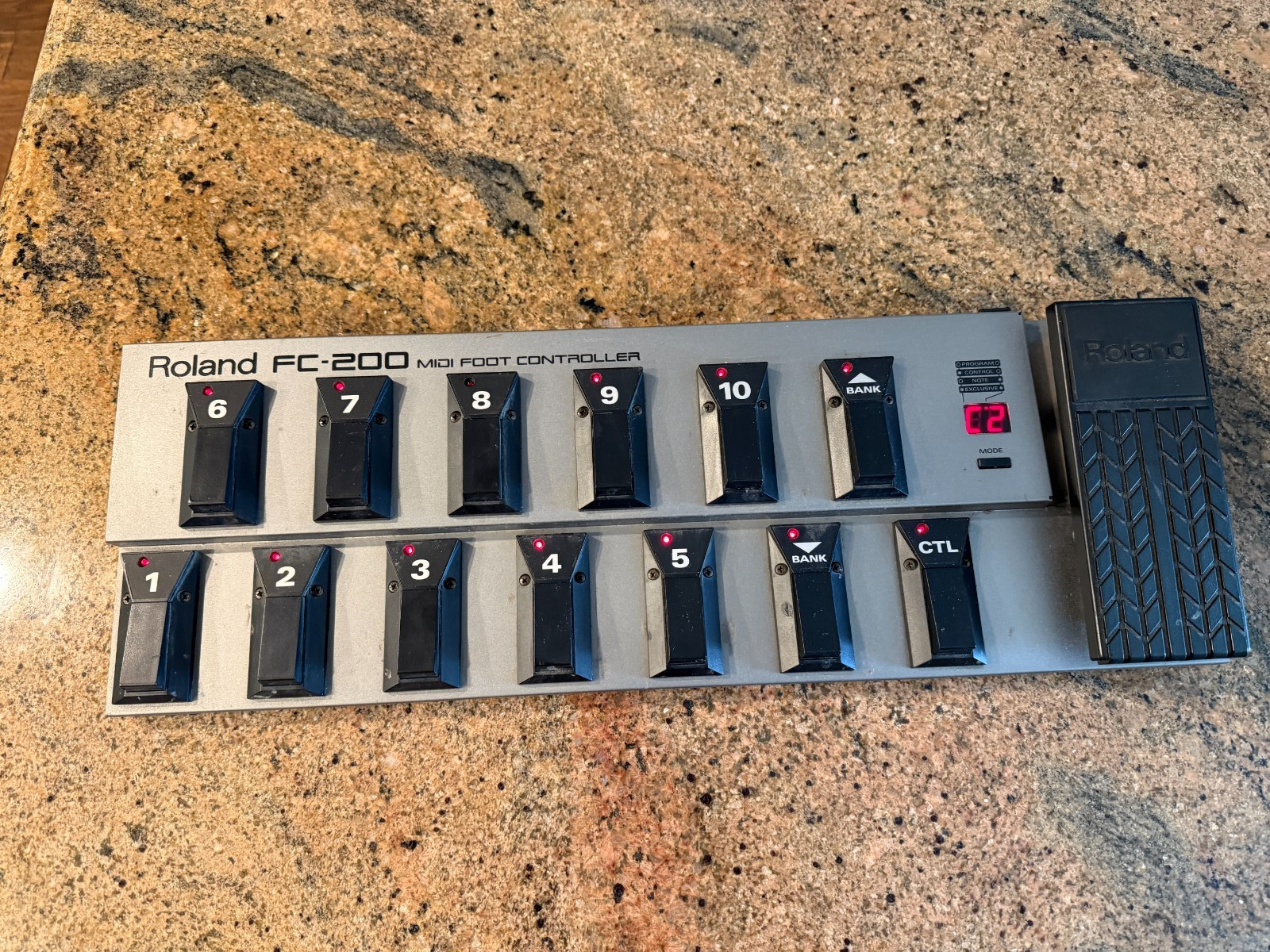 Roland FC-200 MIDI Foot Controller w/ Expression Pedal. FREE SHIPPING