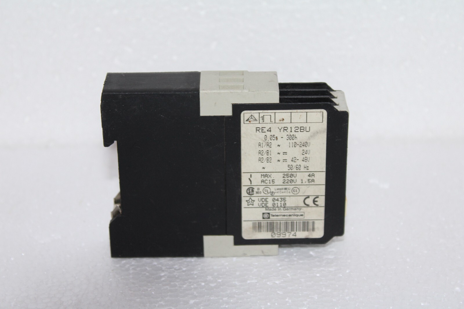 Telemecanique RE4 YR12BU TIMING RELAY