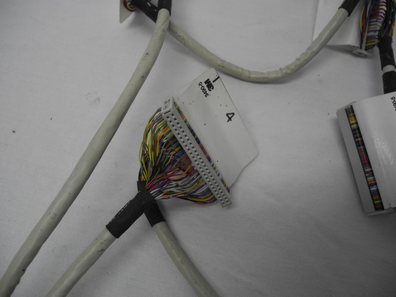 VINTAGE DEC VAX3100/MV3100 5 DEVICE SCSI CABLE 17-02943-01