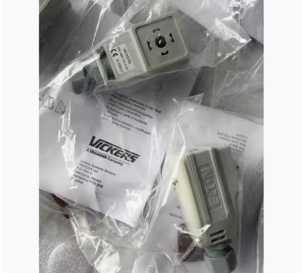 New in box VICKERS EHH-AMP-702-D-20 Plug Amplifier