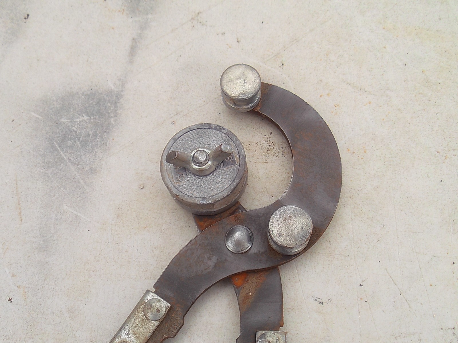 older KD TUBING BENDER tool
