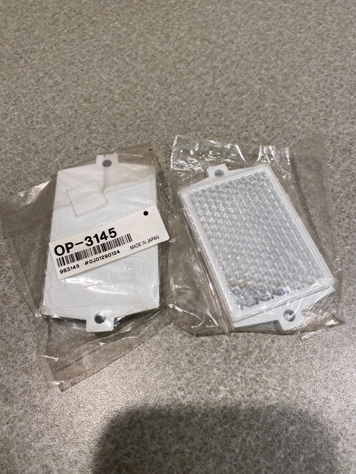 NEW KEYENCE OP-3145 KEYENCE REFLECTOR 46MM X 65MM ACTIVE AREA