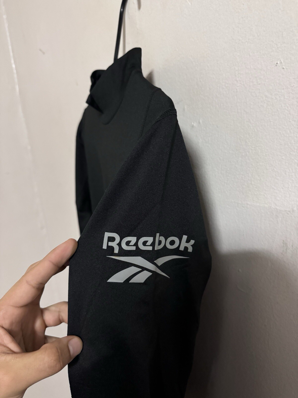 New Reebok Men’s Black Vector Base Mock Neck Layer Compression Size SMALL