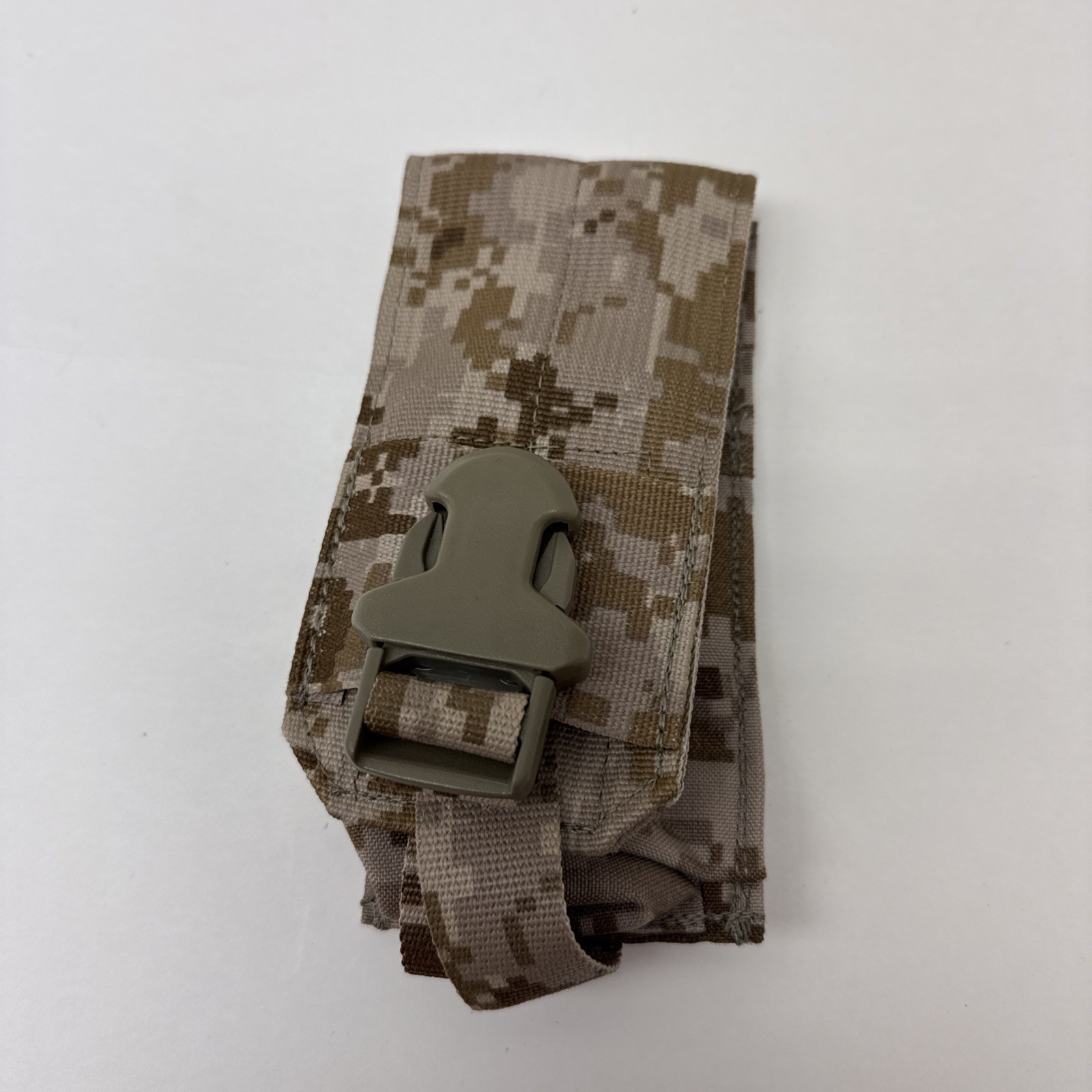 Eagle Industries AOR1 500D Smoke Grenade W/Buckle Pouch MOLLE NSW SEAL DEVGRU
