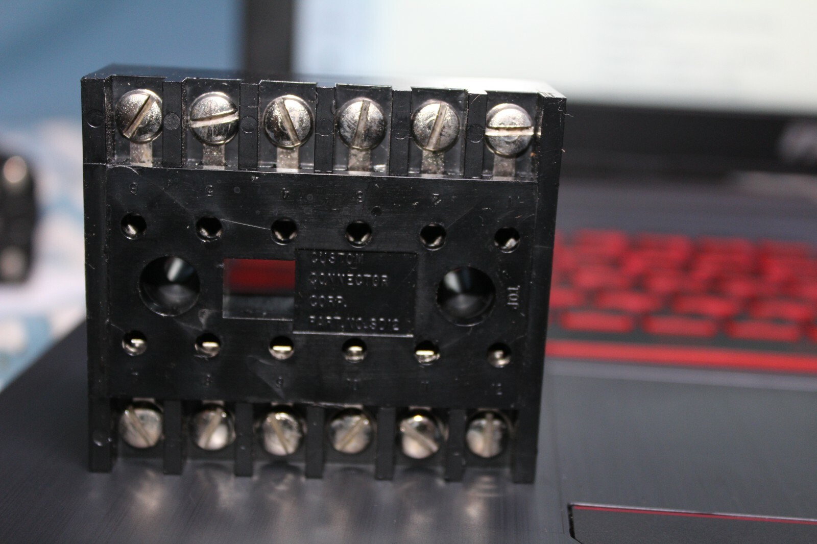 Custom connector sd12 relay socket 300v