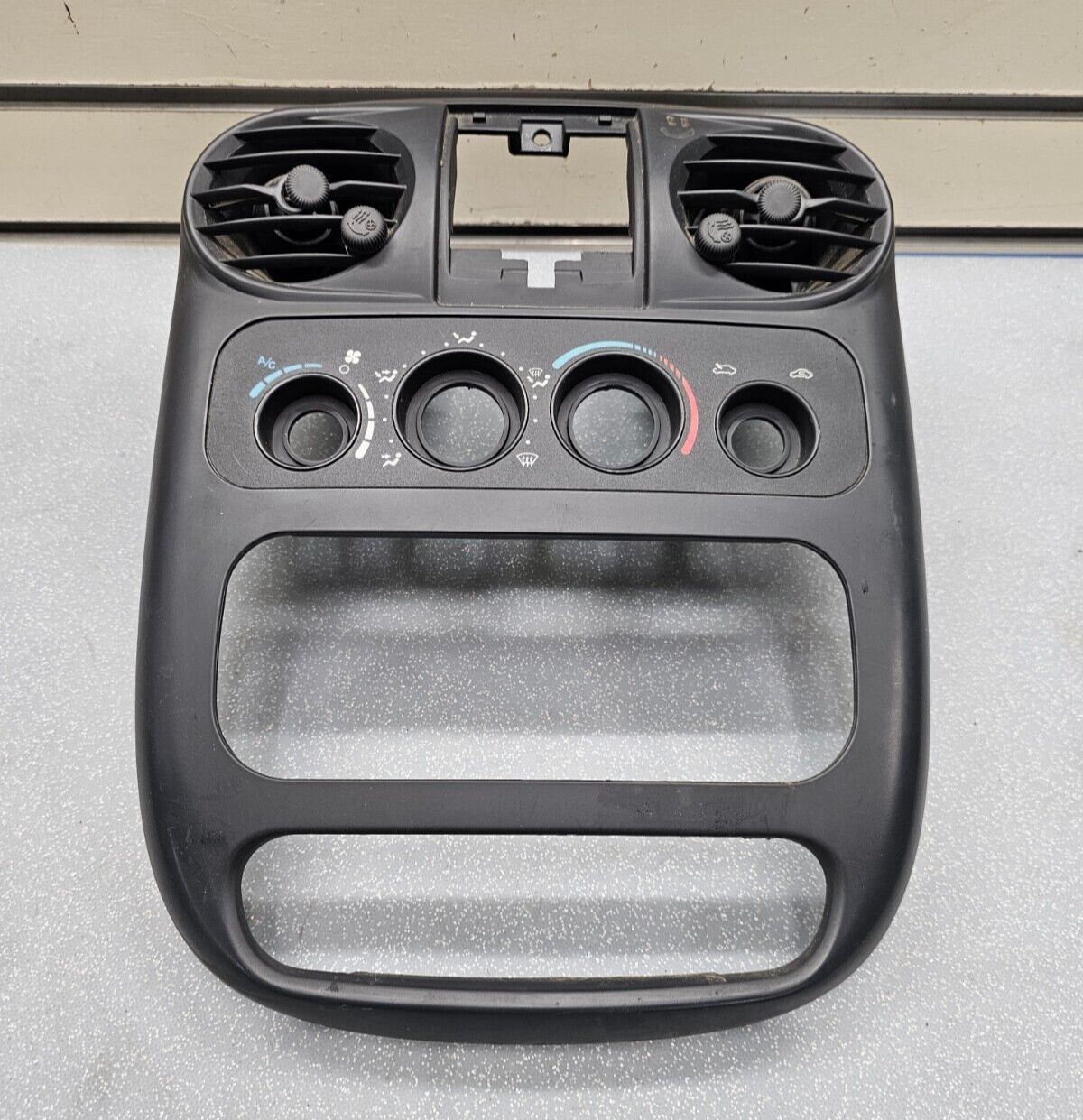 🔥01-05 Chrysler PT CRUISER Dash Radio Bezel Climate Trim Panel BLACK B17